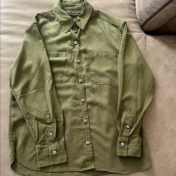 Banana woman Republic Men's Sage Green Button-Down Shirt - Picture 2 of 3